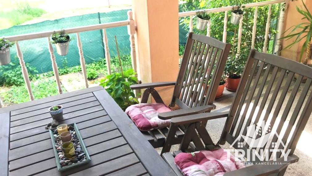 Na prenájom zariadený 4-izbový byt s terasou v meste Šurany