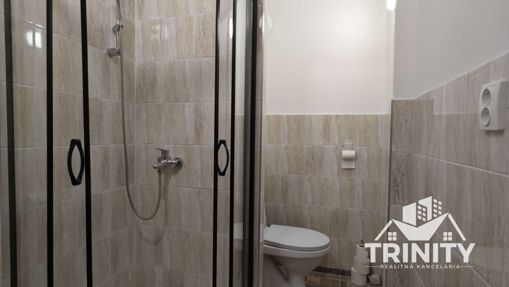 EXKLUZÍVNE - Na prenájom prerobená garsónka v Nových Zámkoch