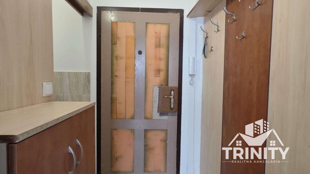 EXKLUZÍVNE - Na prenájom prerobená garsónka v Nových Zámkoch