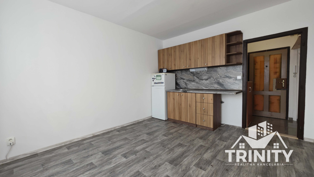 EXKLUZÍVNE - Na prenájom prerobená garsónka v Nových Zámkoch