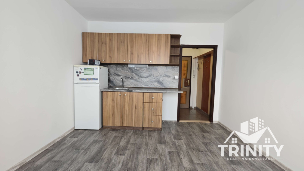 EXKLUZÍVNE - Na prenájom prerobená garsónka v Nových Zámkoch