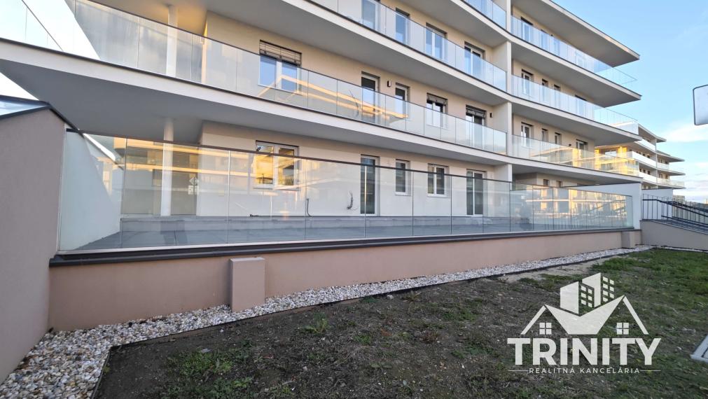 Na prenájom krásny 3-izbový byt s terasou v Nových Zámkoch