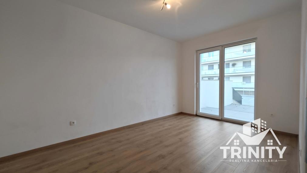 Na prenájom krásny 3-izbový byt s terasou v Nových Zámkoch