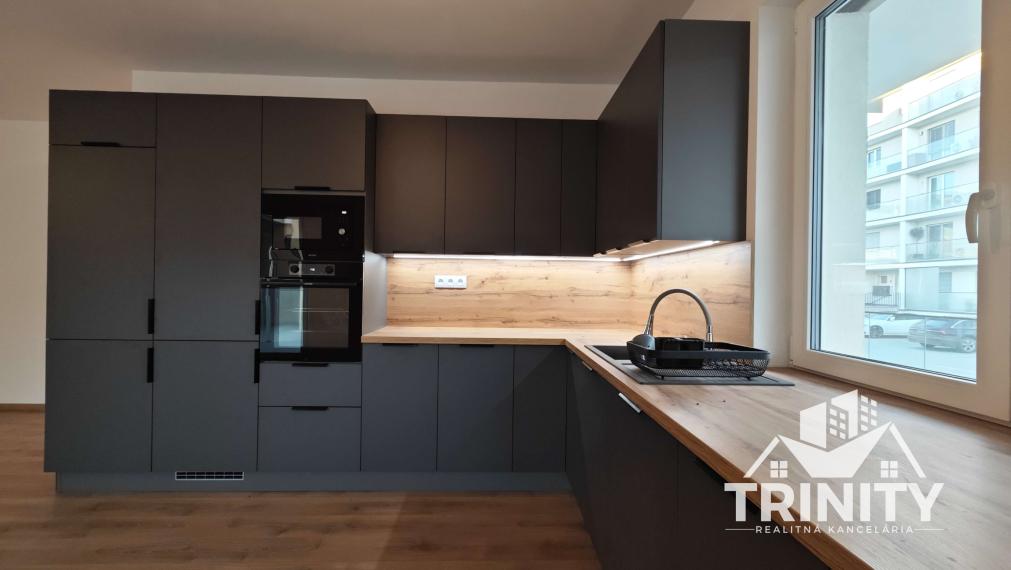 Na prenájom krásny 3-izbový byt s terasou v Nových Zámkoch