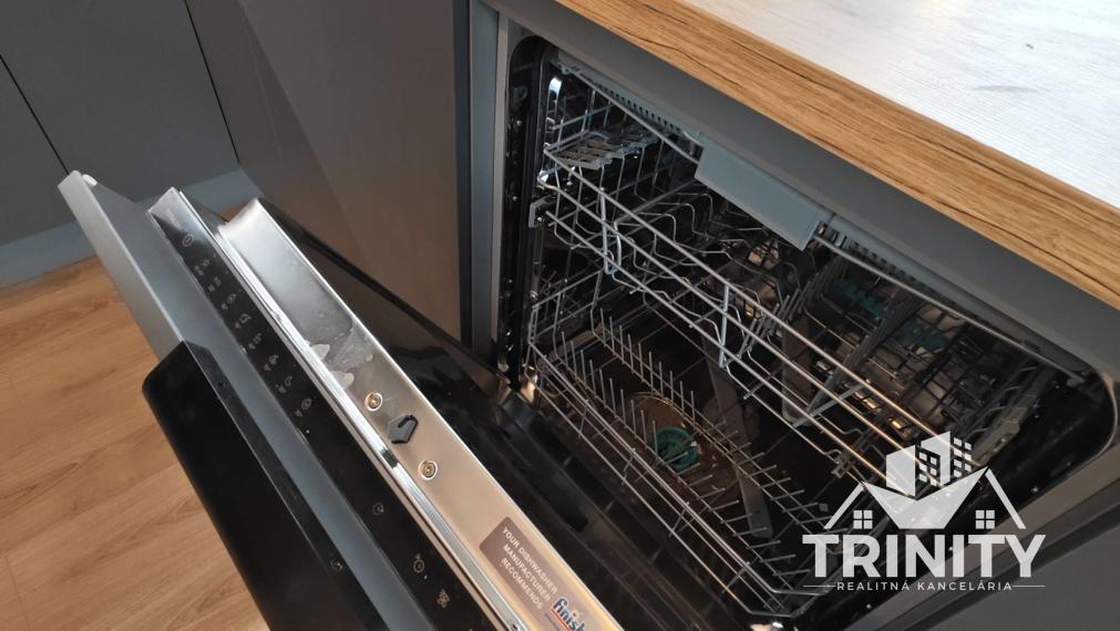 Na prenájom krásny 3-izbový byt s terasou v Nových Zámkoch