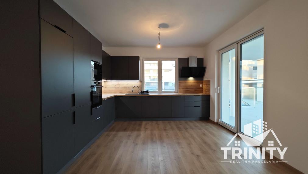 Na prenájom krásny 3-izbový byt s terasou v Nových Zámkoch