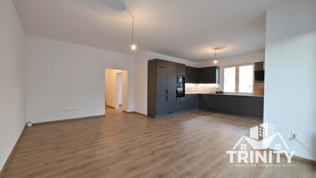 Na prenájom krásny 3-izbový byt s terasou v Nových Zámkoch