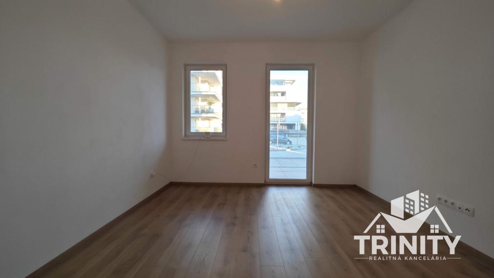 Na prenájom krásny 3-izbový byt s terasou v Nových Zámkoch