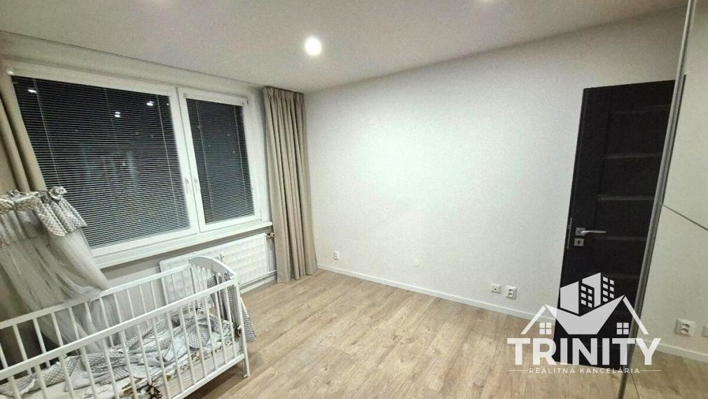 Na prenájom kompletne zariadený 3-izbový byt s balkónom v meste Nové Zámky