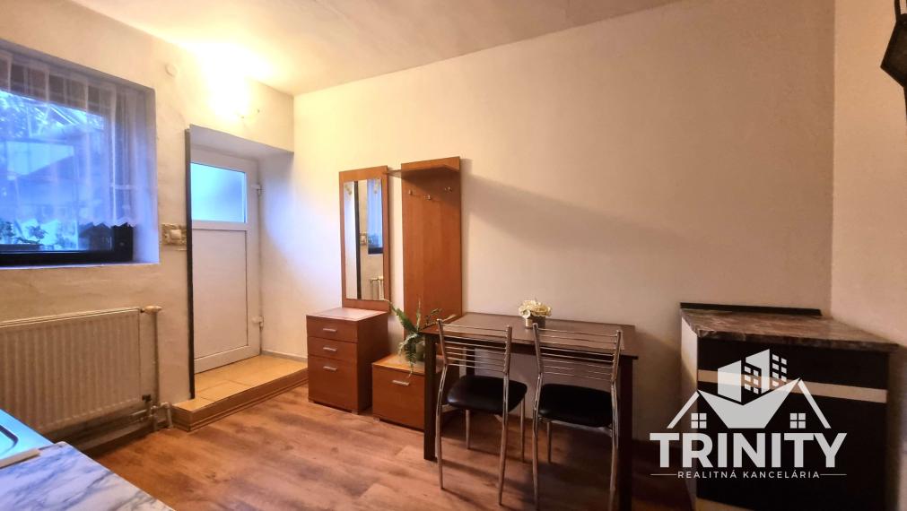 Na prenájom 1-izbový byt v rodinnom dome v meste Nové Zámky