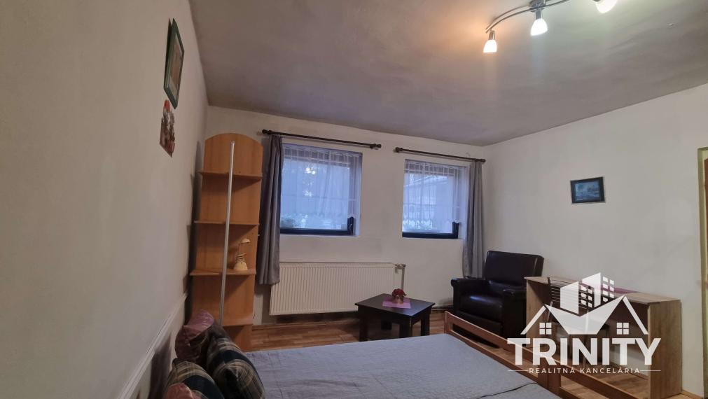 Na prenájom 1-izbový byt v rodinnom dome v meste Nové Zámky