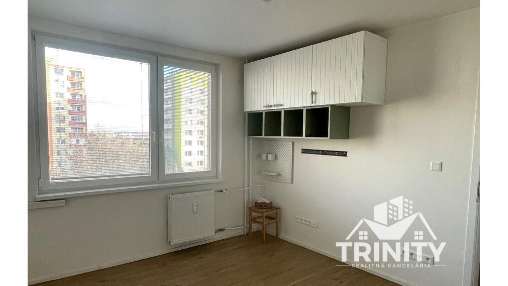 Na prenájom moderne zrekonštruovaný 1-izbový byt v meste Nové Zámky