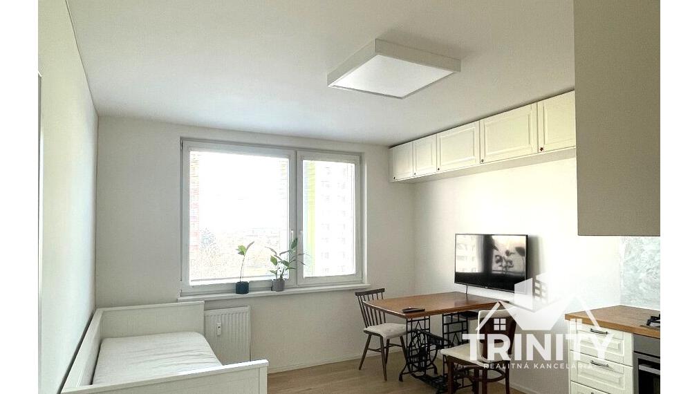 Na prenájom moderne zrekonštruovaný 1-izbový byt v meste Nové Zámky