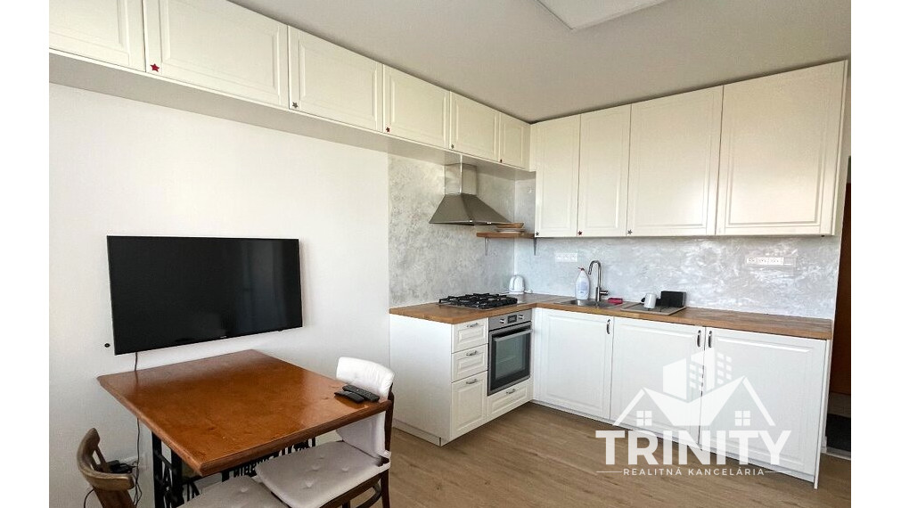 Na prenájom moderne zrekonštruovaný 1-izbový byt v meste Nové Zámky