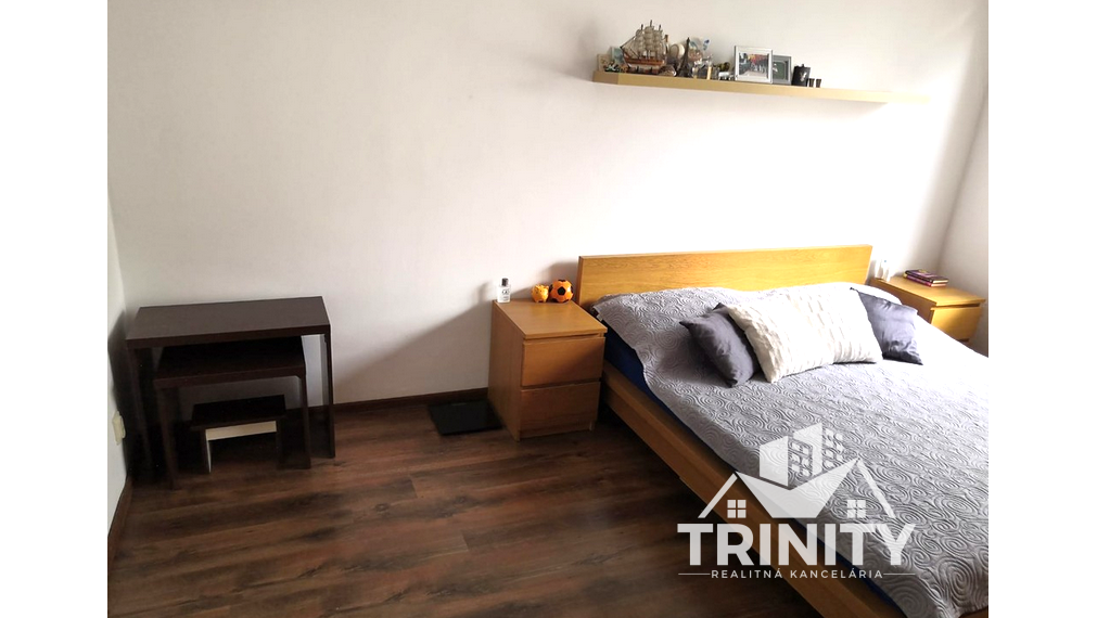 Na prenájom kompletne zariadený 1-izbový byt v meste Nové Zámky