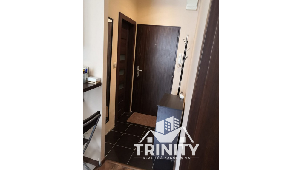 Na prenájom kompletne zariadený 1-izbový byt v meste Nové Zámky