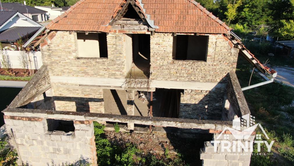 Na predaj budova s pozemkom - developersky projekt v meste Nové Zámky