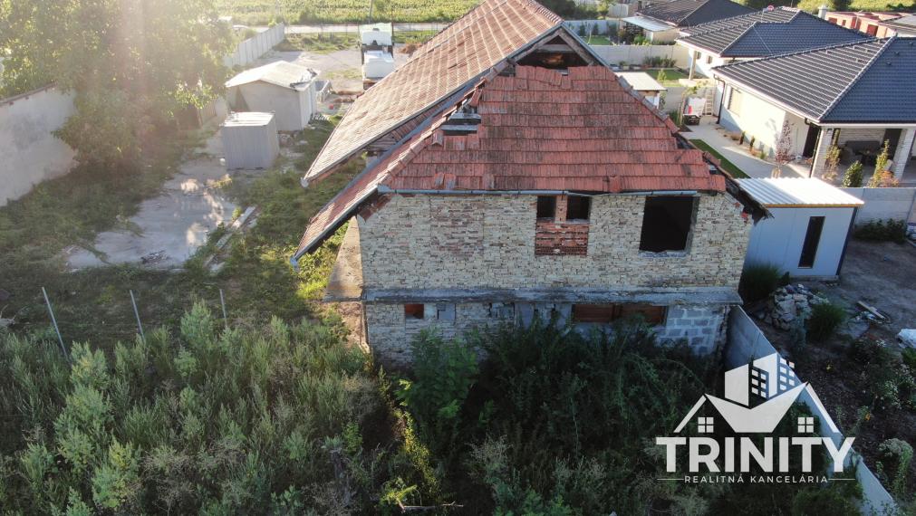 Na predaj budova s pozemkom - developersky projekt v meste Nové Zámky