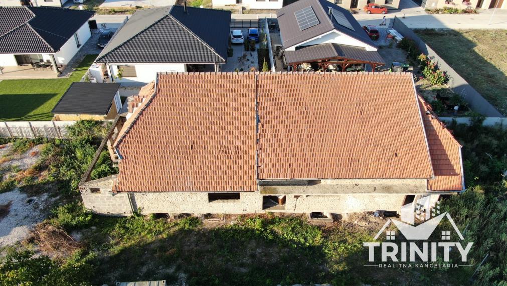 Na predaj budova s pozemkom - developersky projekt v meste Nové Zámky