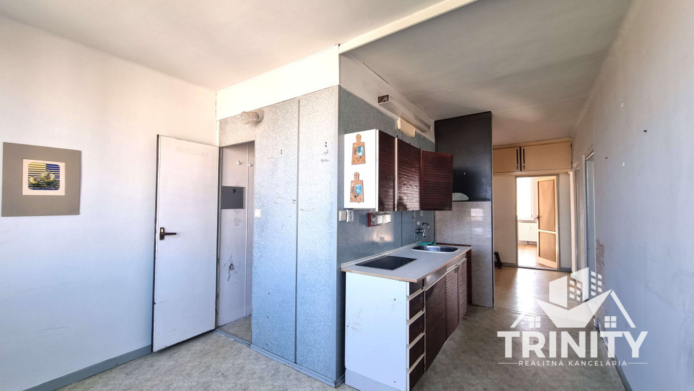 Na prenájom 4-izbový byt s balkónom v meste Nové Zámky