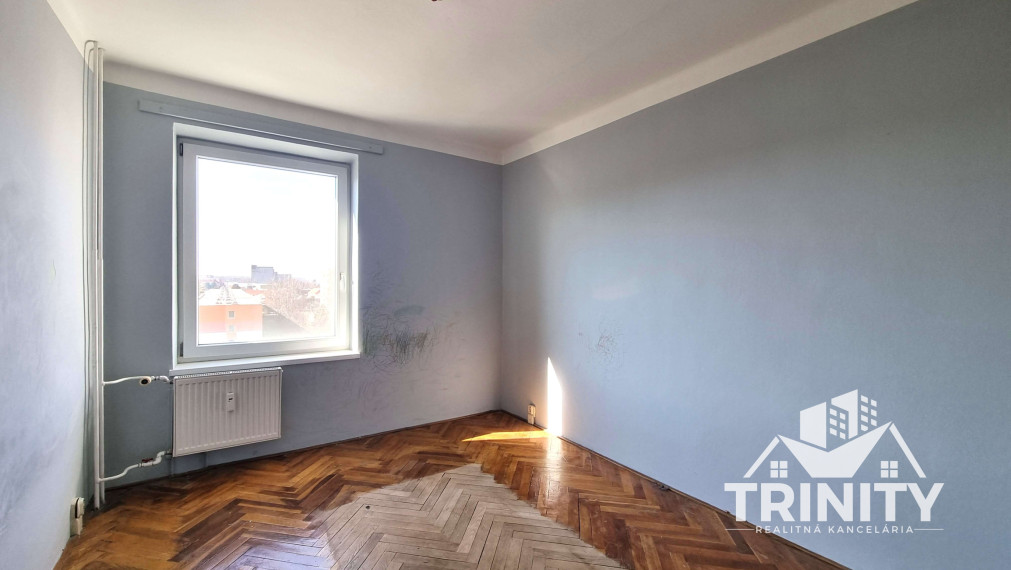 Na prenájom 4-izbový byt s balkónom v meste Nové Zámky