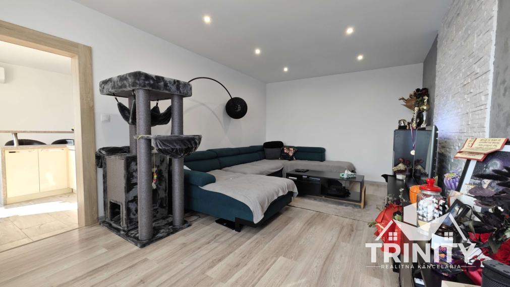 EXKLUZÍVNE - Na predaj 2-izbový byt s dvomi balkónmi v Nových Zýmkoch