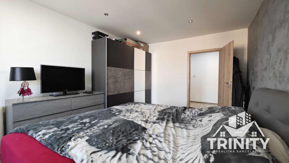 EXKLUZÍVNE - Na predaj 2-izbový byt s dvomi balkónmi v Nových Zýmkoch