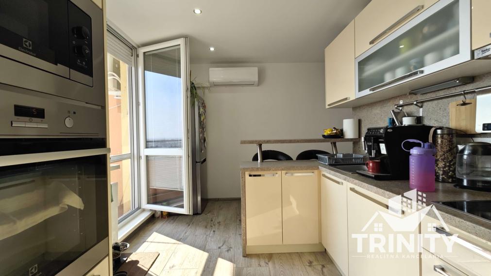 EXKLUZÍVNE - Na predaj 2-izbový byt s dvomi balkónmi v Nových Zýmkoch