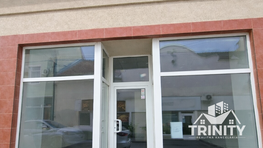 Na prenájom obchodný priestor v centre mesta v Nových Zámkoch