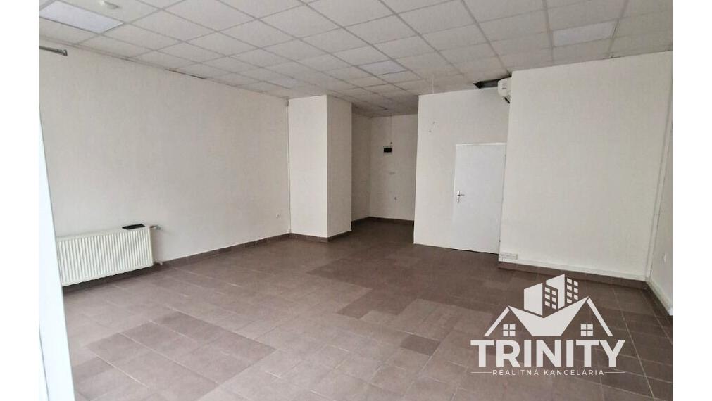 Na prenájom obchodný priestor v centre mesta v Nových Zámkoch