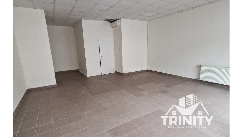 Na prenájom obchodný priestor v centre mesta v Nových Zámkoch