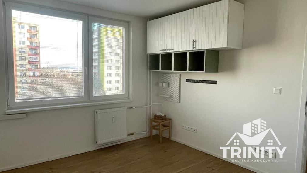 Na prenájom krásny 1-izbový byt na Nábr. ulici v Nových Zámkoch