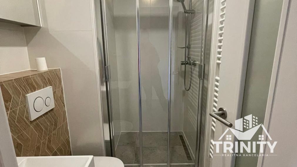 Na prenájom krásny 1-izbový byt na Nábr. ulici v Nových Zámkoch