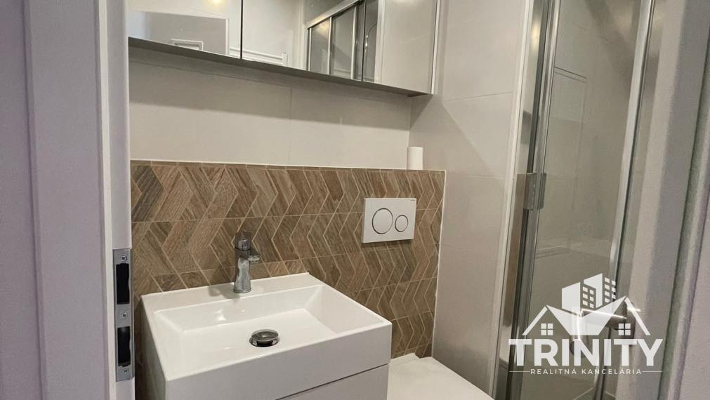 Na prenájom krásny 1-izbový byt na Nábr. ulici v Nových Zámkoch