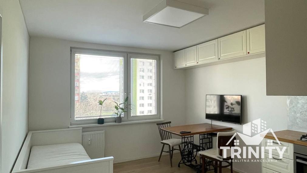 Na prenájom krásny 1-izbový byt na Nábr. ulici v Nových Zámkoch