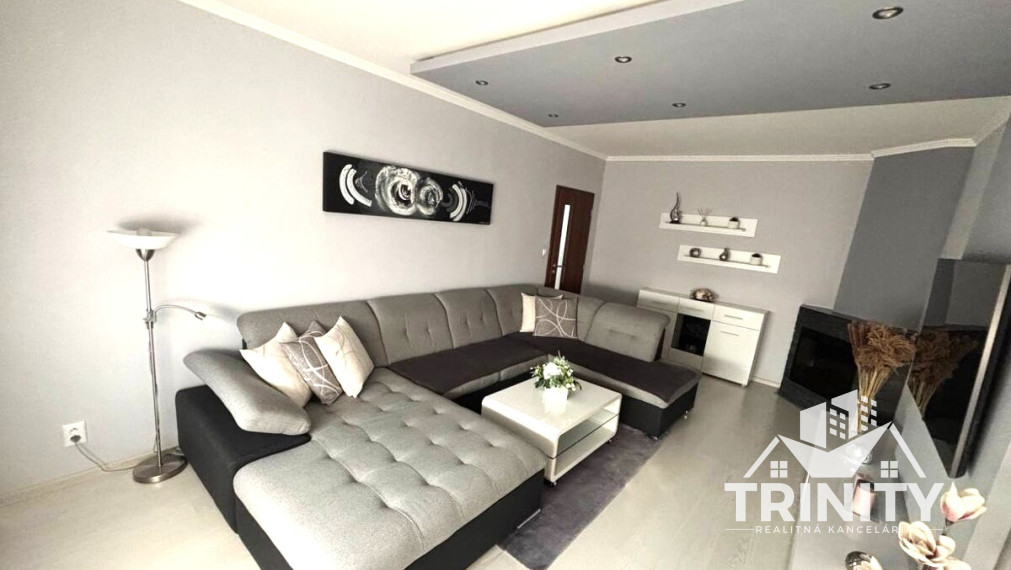 Na predaj kompletne zrekonštruovaný 3- izbový byt s dvomi balkónmi v meste Nové Zámky