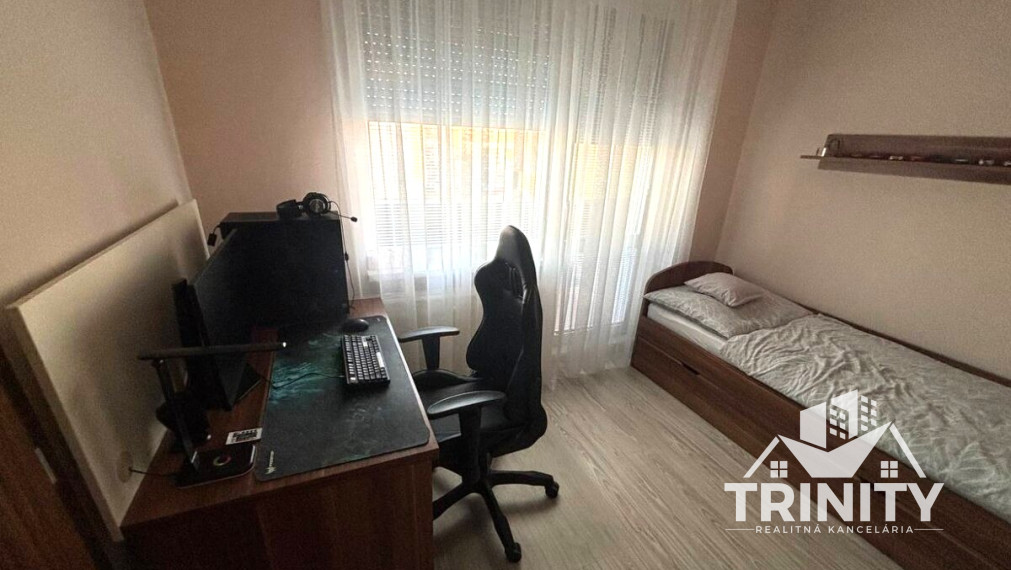 Na predaj kompletne zrekonštruovaný 3- izbový byt s dvomi balkónmi v meste Nové Zámky