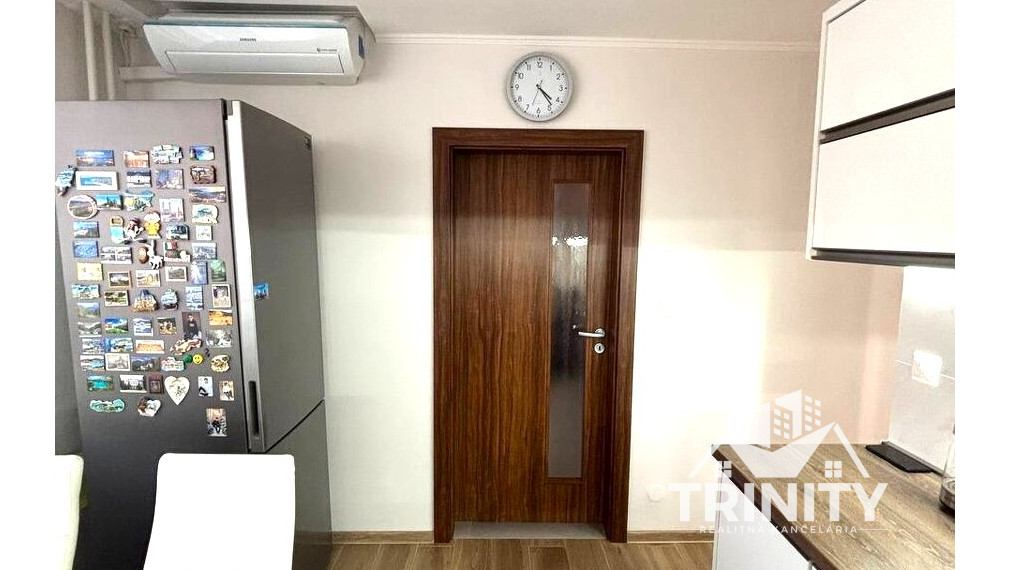 Na predaj kompletne zrekonštruovaný 3- izbový byt s dvomi balkónmi v meste Nové Zámky