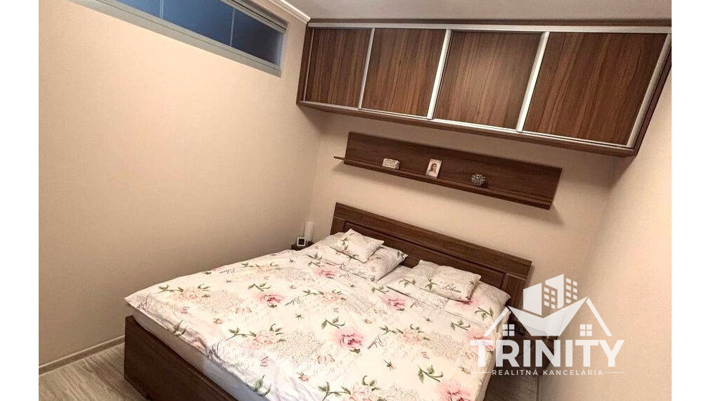 Na predaj kompletne zrekonštruovaný 3- izbový byt s dvomi balkónmi v meste Nové Zámky