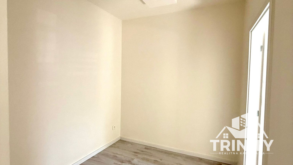 Na predaj 3-izbový byt  s loggiou v Nových Zámkoch