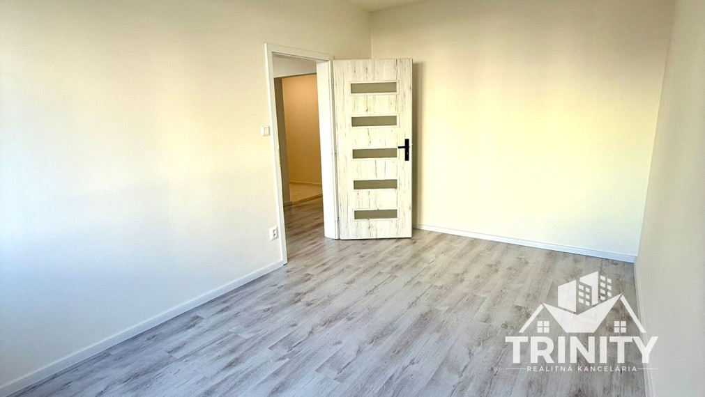 Na predaj 3-izbový byt  s loggiou v Nových Zámkoch