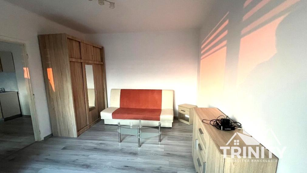 Na prenájom zariadený 1-izbový byt v meste Nové Zámky