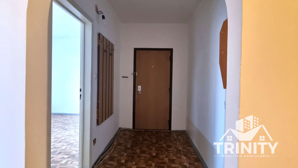 Na predaj 2-izbový byt s balkónom v Nových Zámkoch