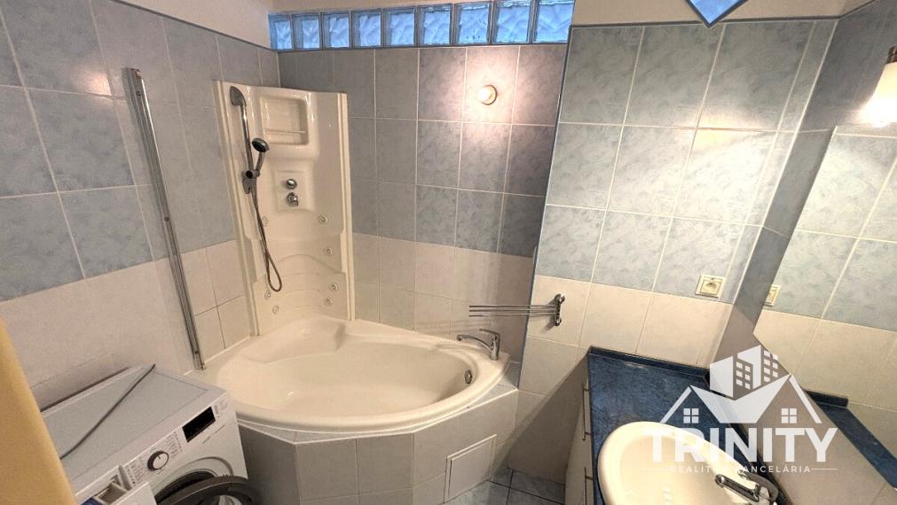 Na prenájom čiastočne zariadený 2-izbový byt s loggiou v meste Nové Zámky