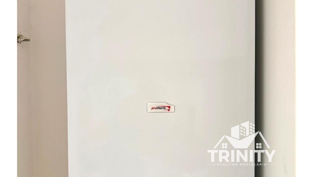 Na prenájom zariadený tehlový 2-ibový byt v centre mesta Nové Zámky