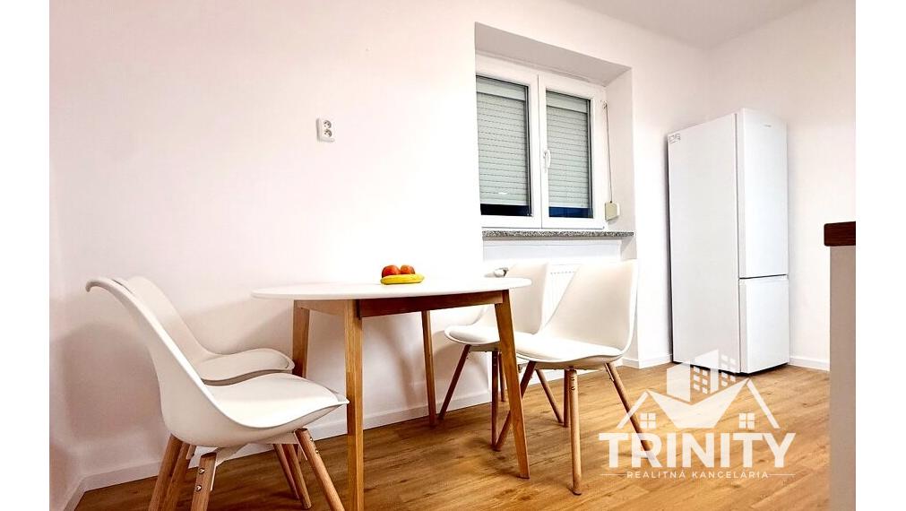 Na prenájom zariadený tehlový 2-ibový byt v centre mesta Nové Zámky