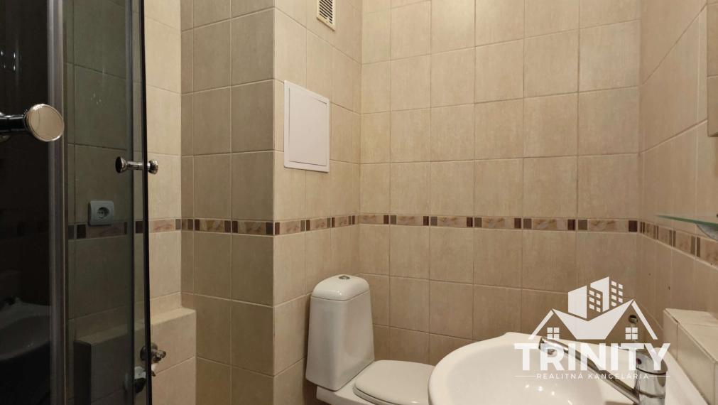 EXKLUZÍVNE - Na predaj prerobená garsónka v meste Komárno, video-obhliadka