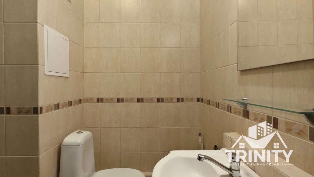 EXKLUZÍVNE - Na predaj prerobená garsónka v meste Komárno, video-obhliadka