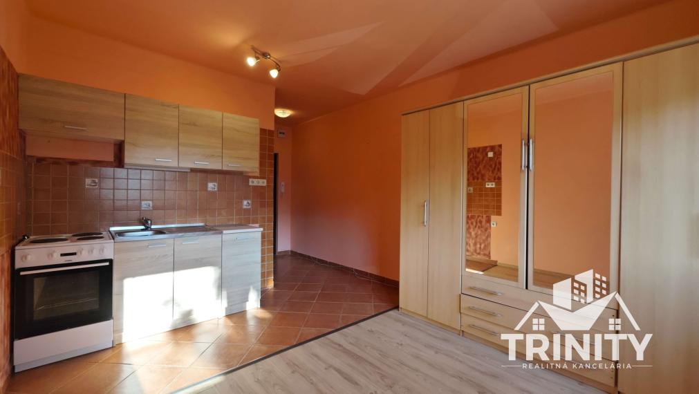 EXKLUZÍVNE - Na predaj prerobená garsónka v meste Komárno, video-obhliadka