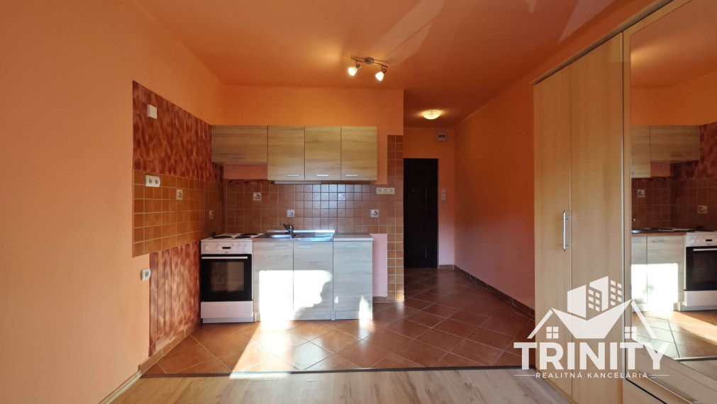 EXKLUZÍVNE - Na predaj prerobená garsónka v meste Komárno, video-obhliadka